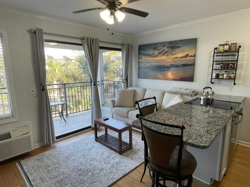 Coastal Getaway Oceanview Condo in Hilton Head هيلتون رئيس جزيرة المظهر الخارجي الصورة